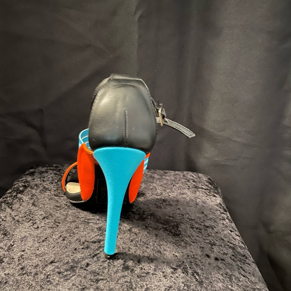 Heels - Picture 5 of 5